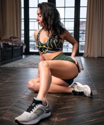 В Москве обитаю уже достаточно долго и могу тебе сказать, что я знаю все секреты и места, чтобы привести тебя к незабываемому удовольствию. Мои услуги включают всё, что только возможно. Я с удовольствием выполняю фантазии и желания моих клиентов, позволяя им погрузиться в мир наслаждения и расслабления. Мои отзывы говорят сами за себя - только положительные эмоции и восхищение от встречи со мной. Доверься мне, и ты не пожалеешь о своем выборе. Мое фото гарантирует, что ты увидишь именно меня. Жду тебя, чтобы воплотить все твои эротические мечты в жизнь. 💋❤️✨ 10226, 26 лет